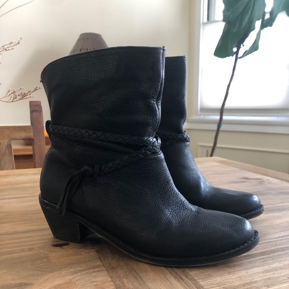 Latigo Black Booties